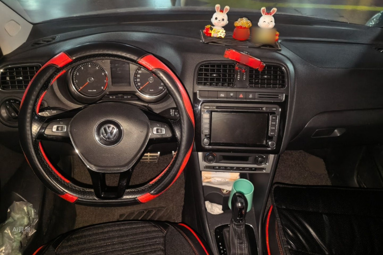 Volkswagen Polo 2015 car image #11