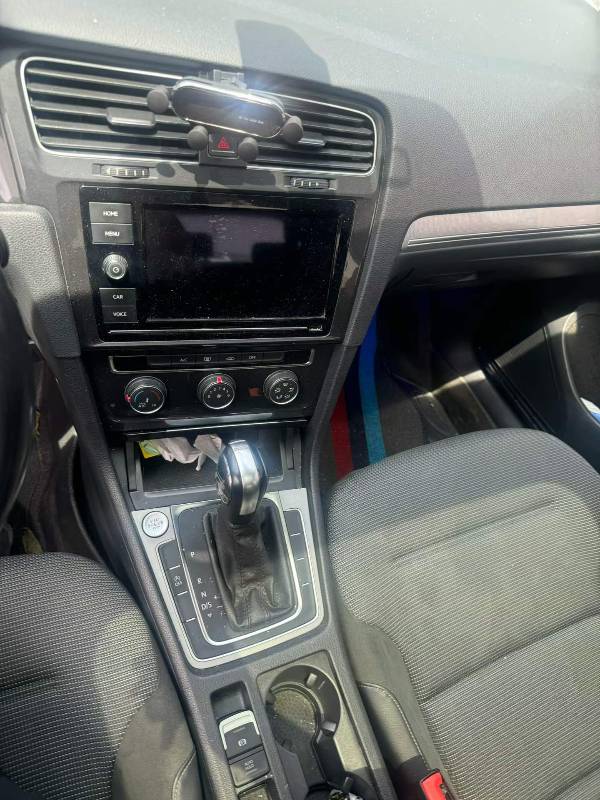Volkswagen Golf 2019 car image #6