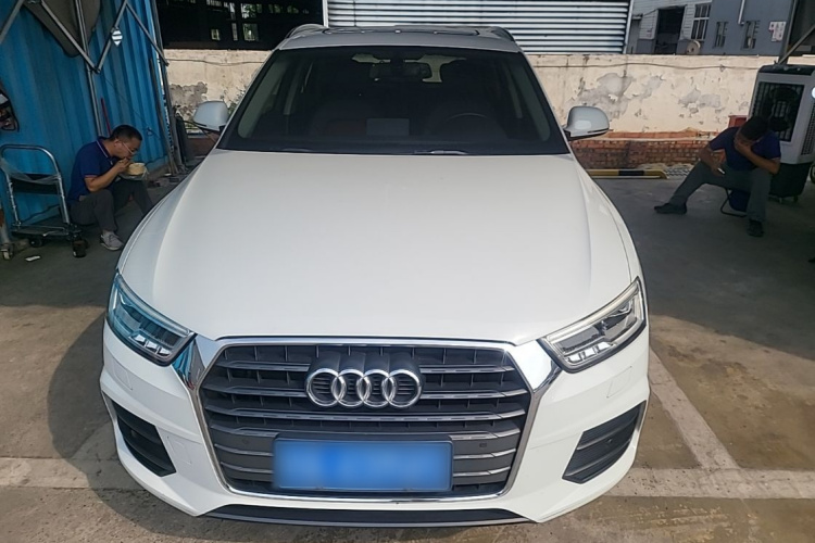 Audi Q3 2019 car image #3