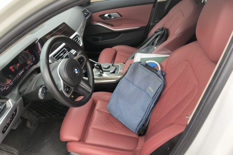 BMW 3 Series 2021 car image #19