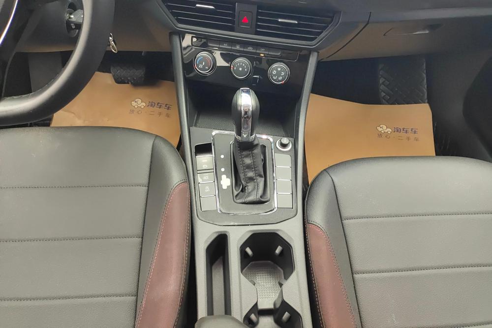 Volkswagen Bora 2022 car image #15
