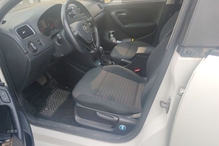 Volkswagen Polo 2018 car image #17