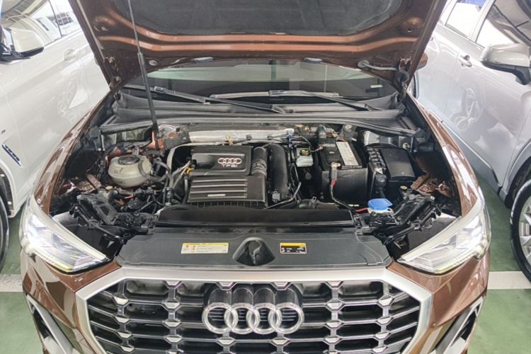 Audi Q3 2019 car image #22