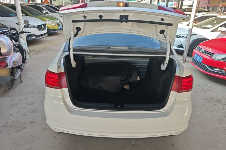 Volkswagen Santana 2018 car image #19