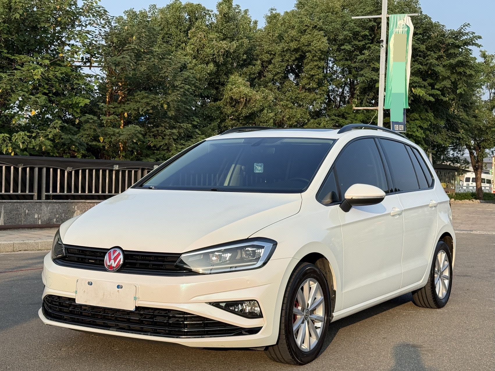 Volkswagen Golf Sportsvan 2019 Volkswagen Golf Sportsvan 2019 car image