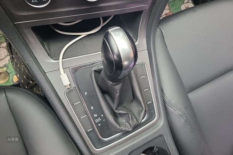 Volkswagen Golf 2017 car image #11