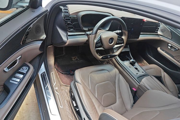 BYD Han 2022 car image #16