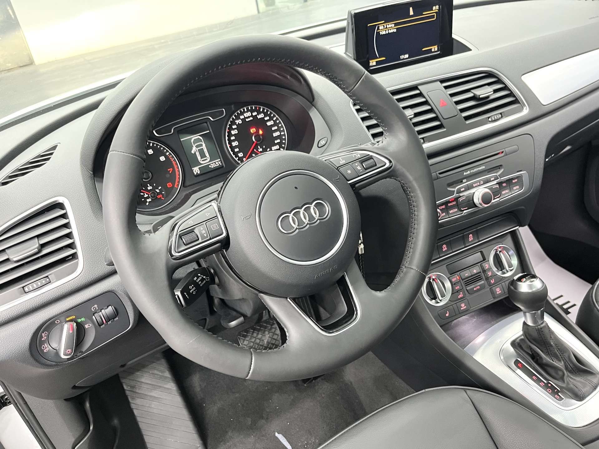Audi Q3 2014 car image #5