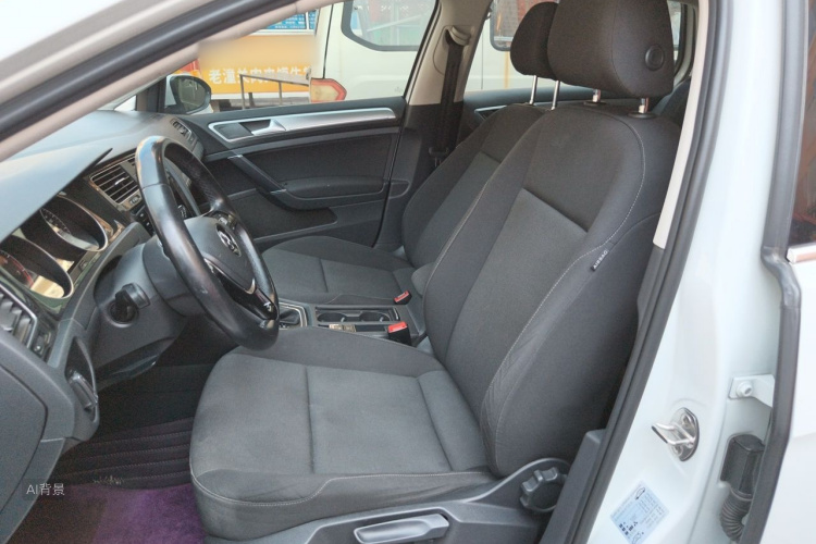 Volkswagen Golf 2020 car image #17