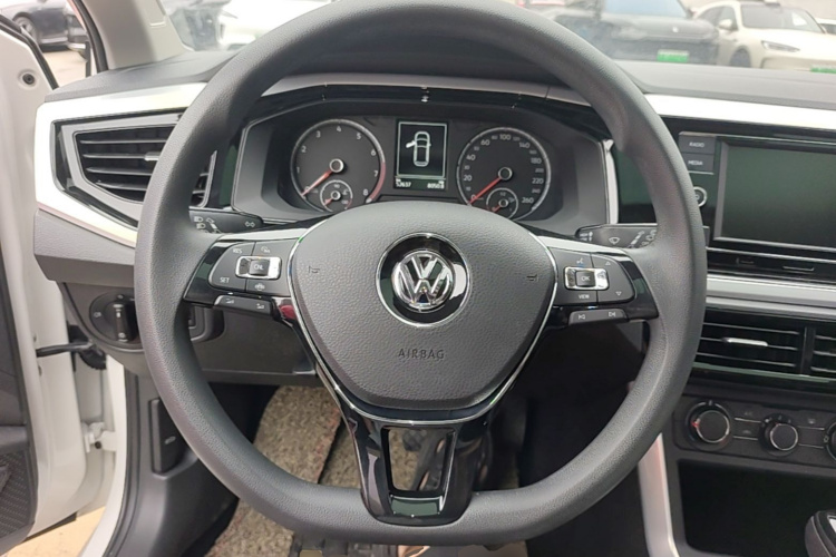 Volkswagen Polo 2019 car image #15