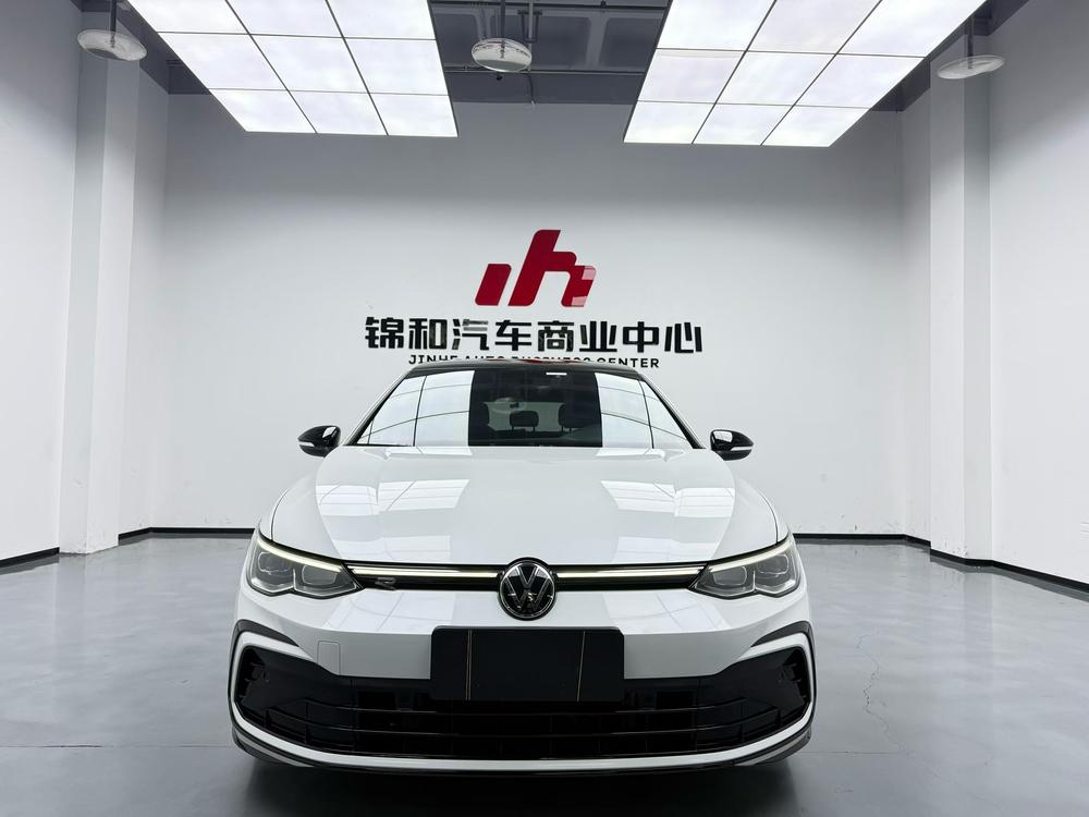 Volkswagen Golf 2024 car image #2