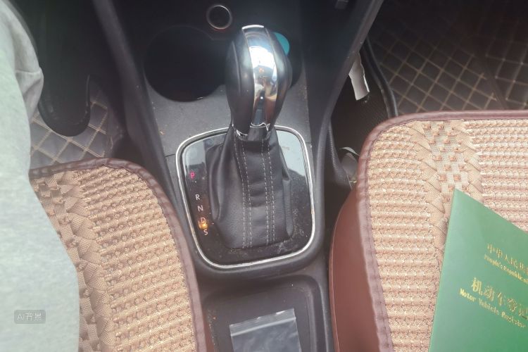 Volkswagen Polo 2015 car image #16