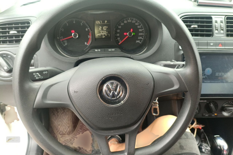 Volkswagen Polo 2017 car image #12