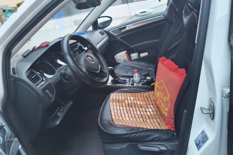 Volkswagen Golf 2019 car image #17