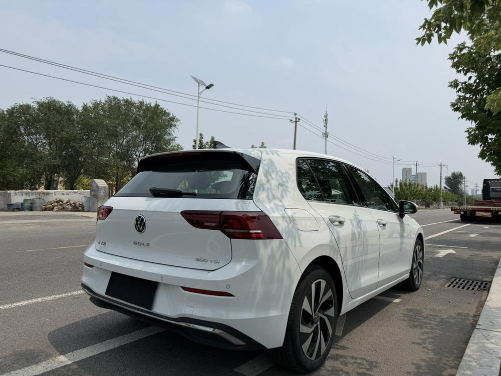 Volkswagen Golf 2025 imagem de carro #6