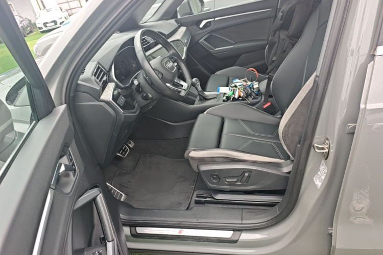 Audi Q3 2023 #17 Audi Q3 2023 car image #17