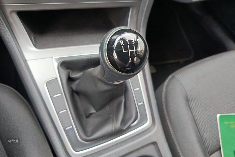 Volkswagen Golf 2017 car image #16