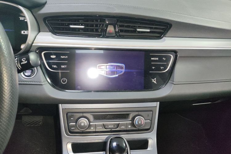 GEELY Emgrand 2019 car image #13