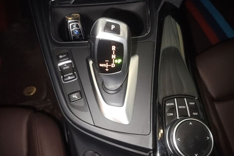 BMW 3 Series 2019 #14 BMW 3 Series 2019 car image #14
