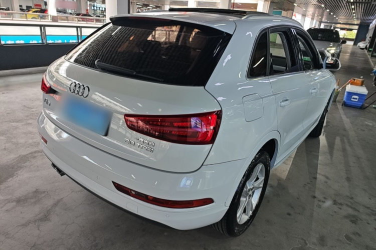 Audi Q3 2017 car image #7