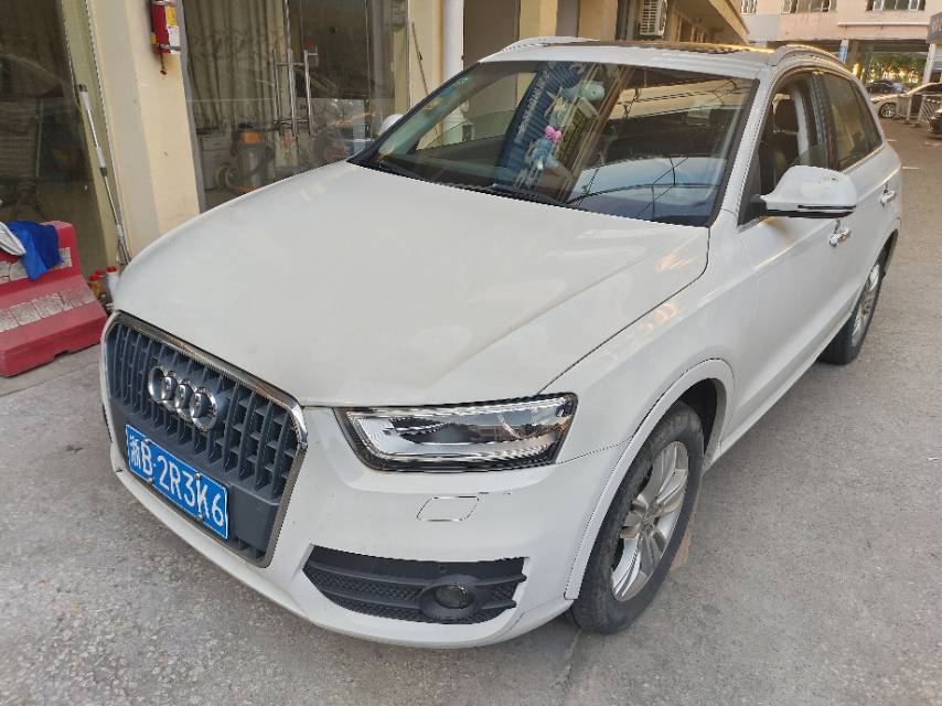 Audi Q3 2015 Audi Q3 2015 immagine di auto
