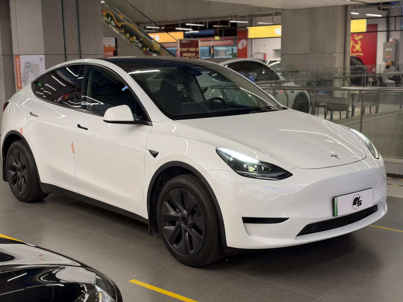 Tesla Model Y 2024 car image #3