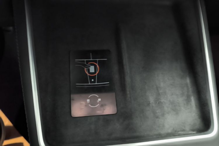 Tesla Model Y 2025 car image #14