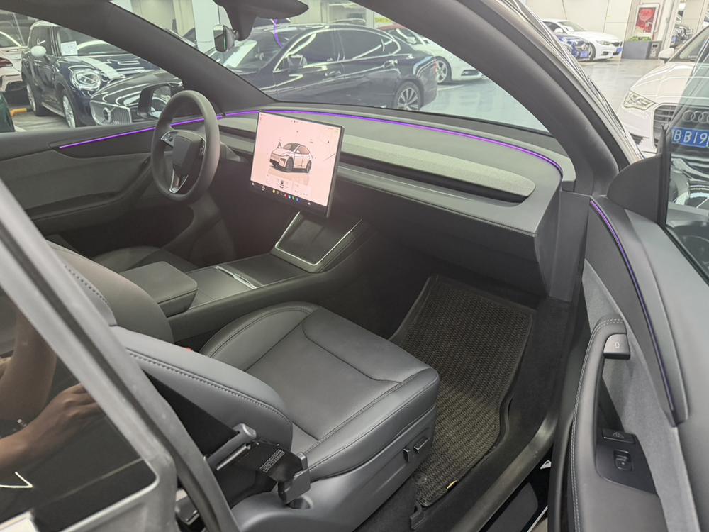 Tesla Model Y 2026 #8 Tesla Model Y 2026 car image #8