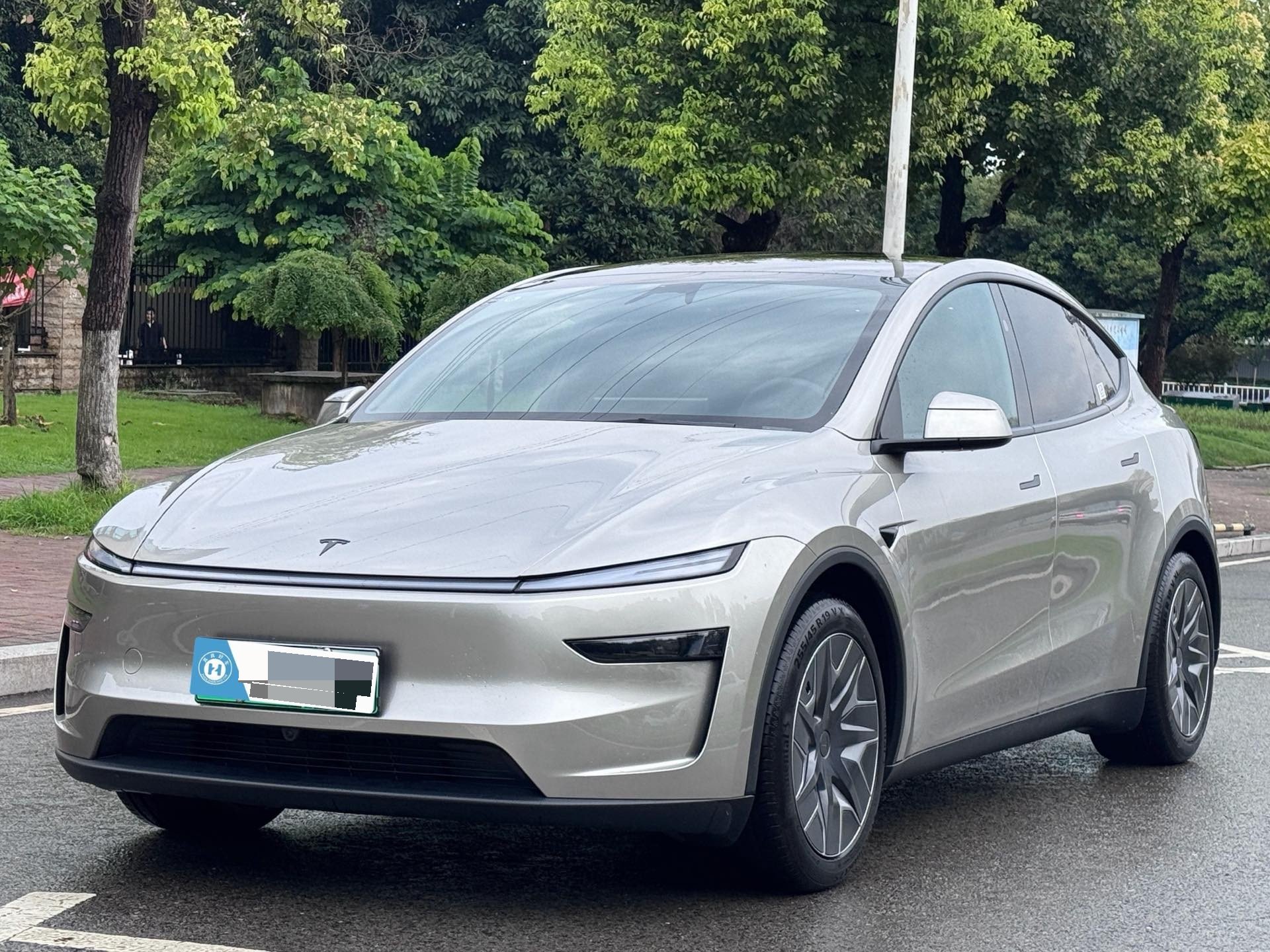 Tesla Model Y L 2025 car image 