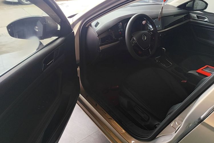 Volkswagen Lavida 2019 car image #16