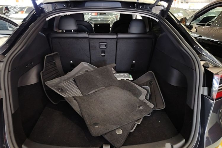 Tesla Model Y 2024 #19 Tesla Model Y 2024 car image #19