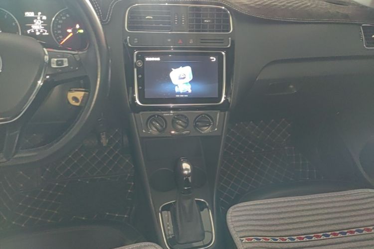 Volkswagen Polo 2019 car image #13