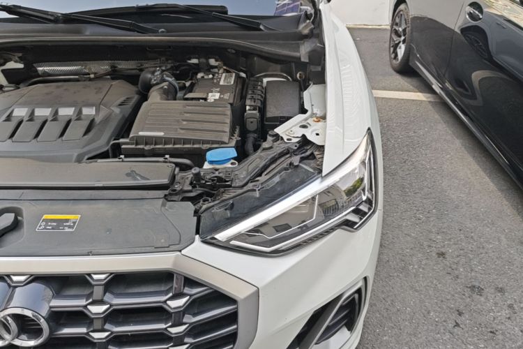 Audi Q3 2022 car image #24