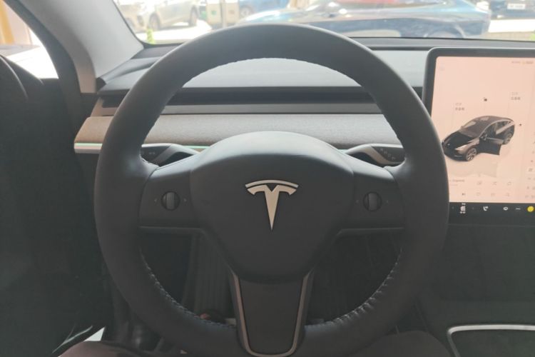 Tesla Model Y 2023 #11 Tesla Model Y 2023 car image #11