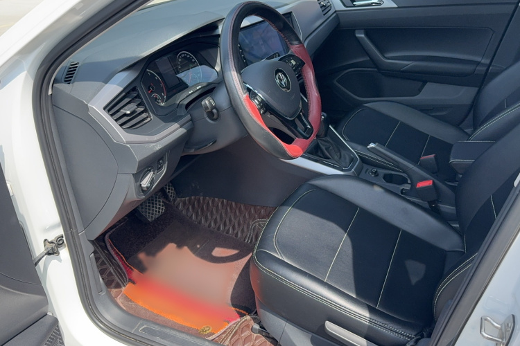 Volkswagen Polo 2021 car image #9