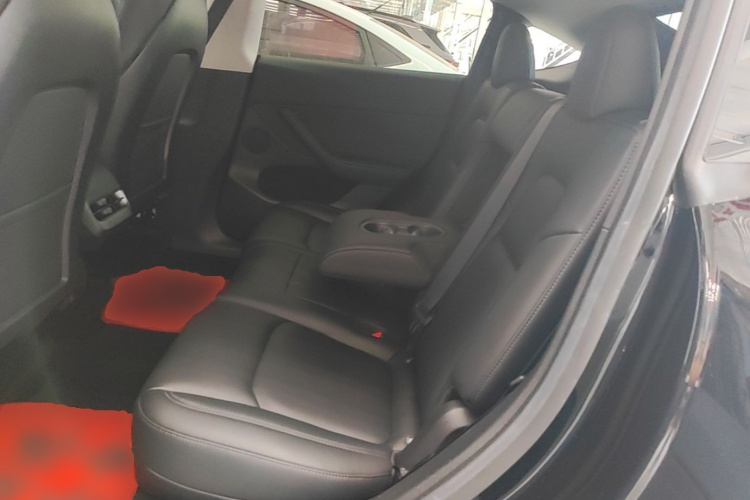 Tesla Model Y 2023 car image #17
