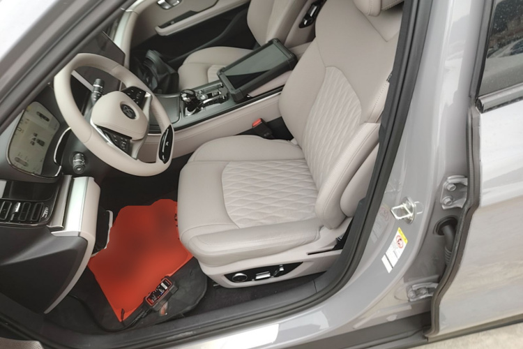 BYD Han 2024 car image #15