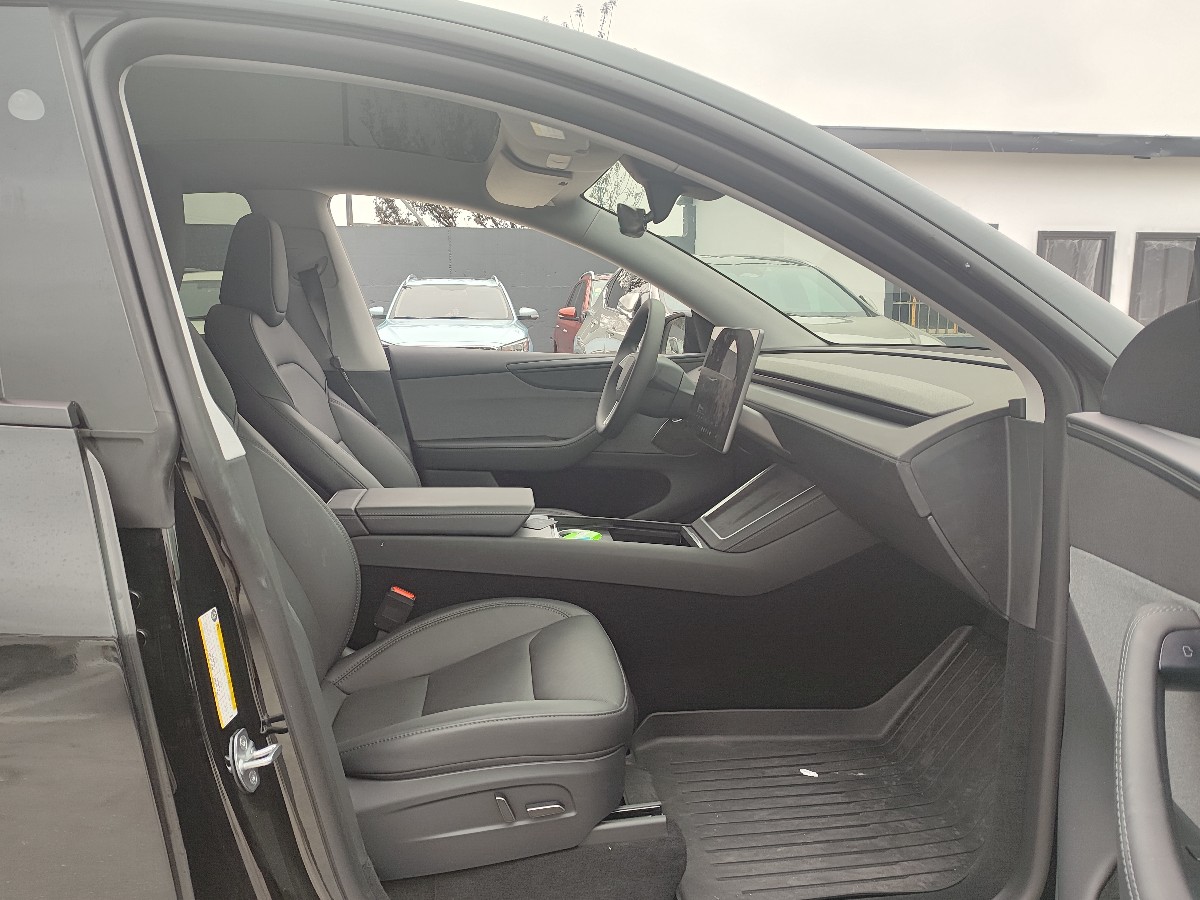 Tesla Model Y 2025 #8 Tesla Model Y 2025 car image #8