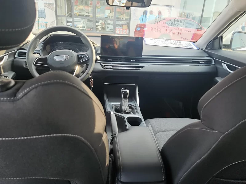 GEELY Emgrand 2025 image de voiture #15