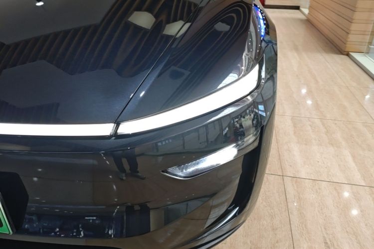 Tesla Model Y 2025 car image #23