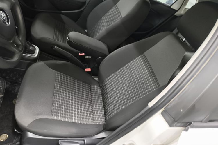 Volkswagen Polo 2015 car image #15