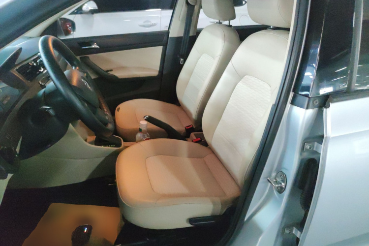 Skoda Rapid 2017 image de voiture #21