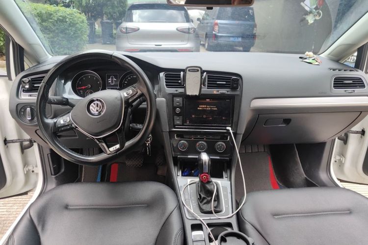 Volkswagen Golf 2019 car image #12