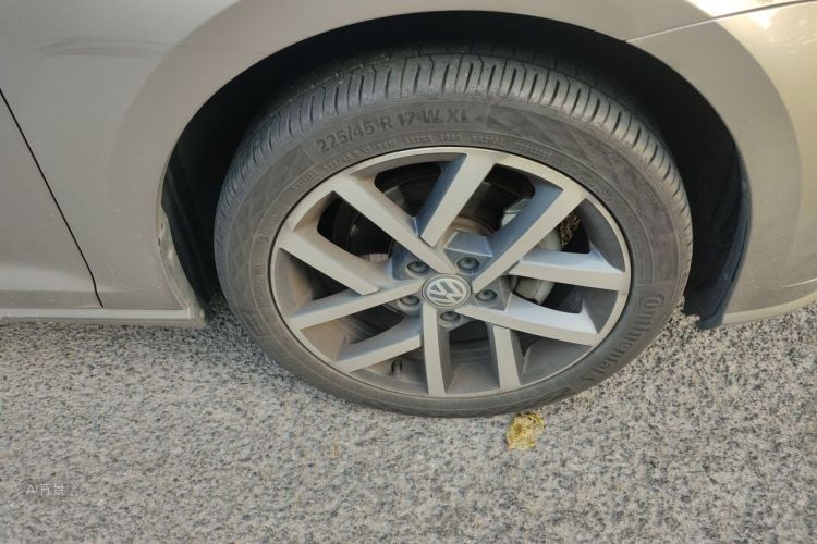 Volkswagen Golf 2018 car image #9