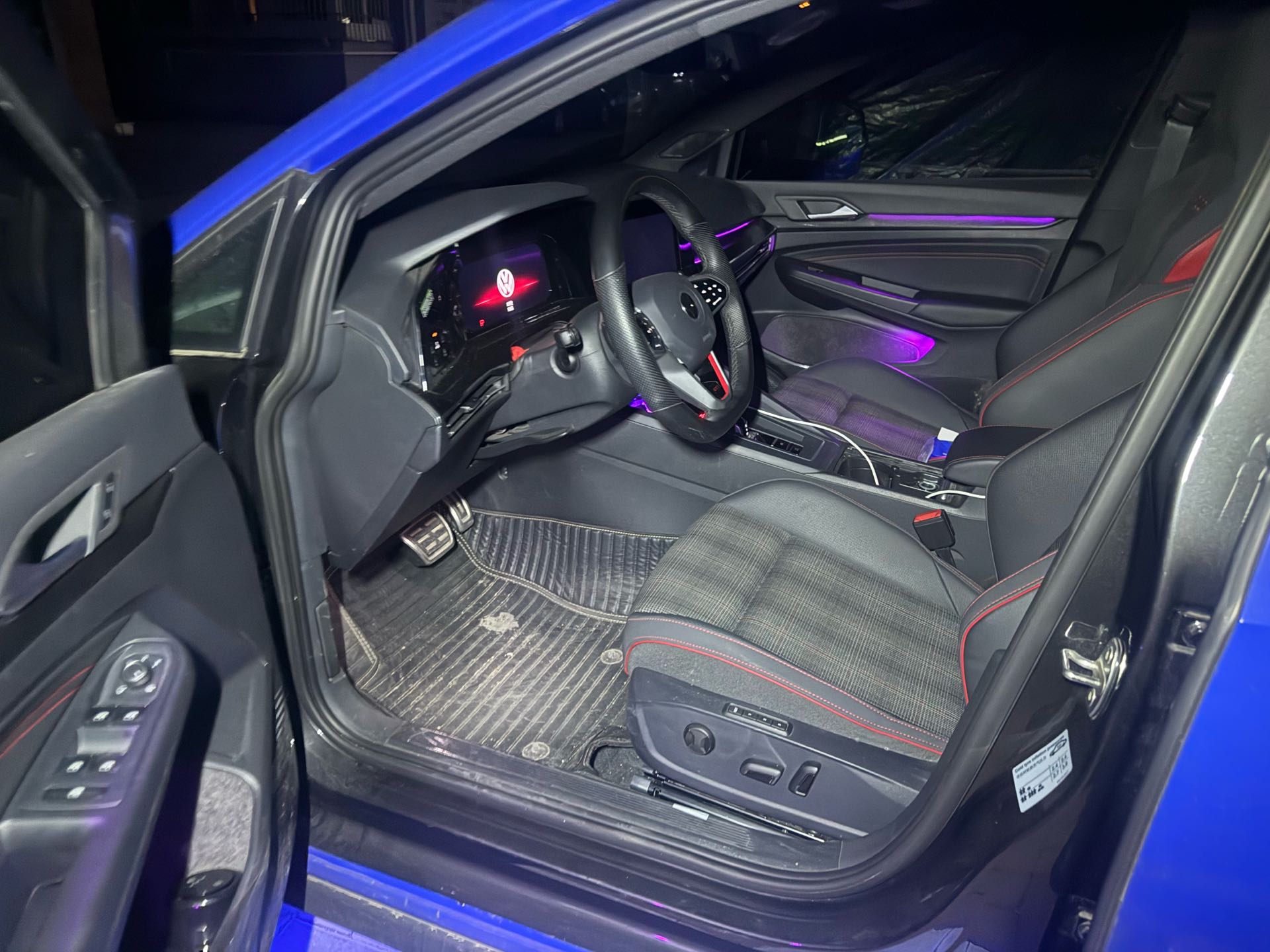 Volkswagen GolfGTI 2023 immagine di auto #7