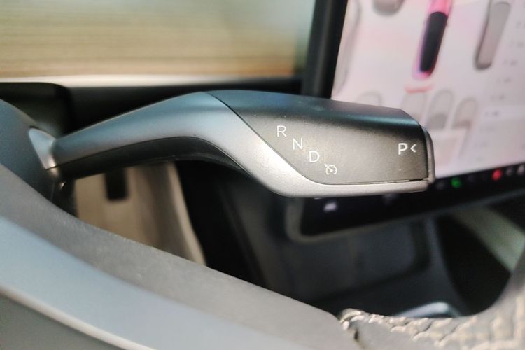 Tesla Model 3 2023 car image #14