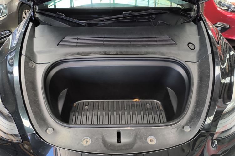Tesla Model Y 2021 car image #20