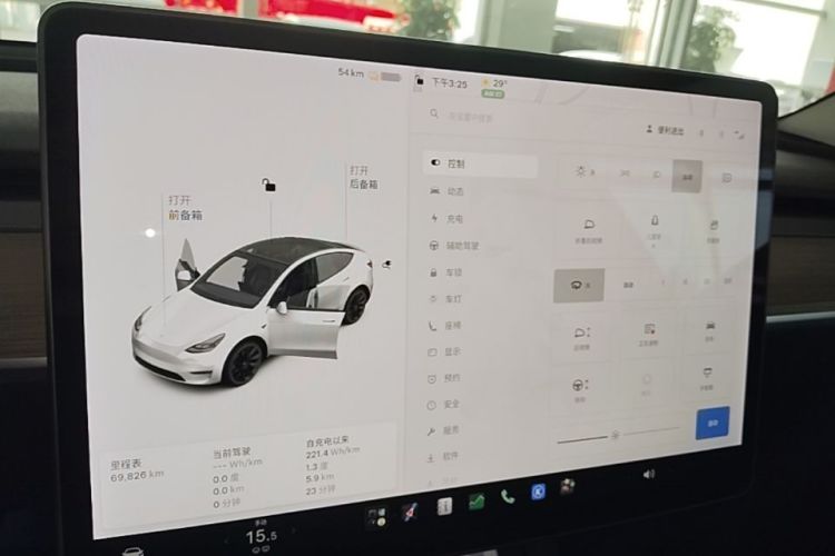 Tesla Model Y 2021 #13 Tesla Model Y 2021 car image #13