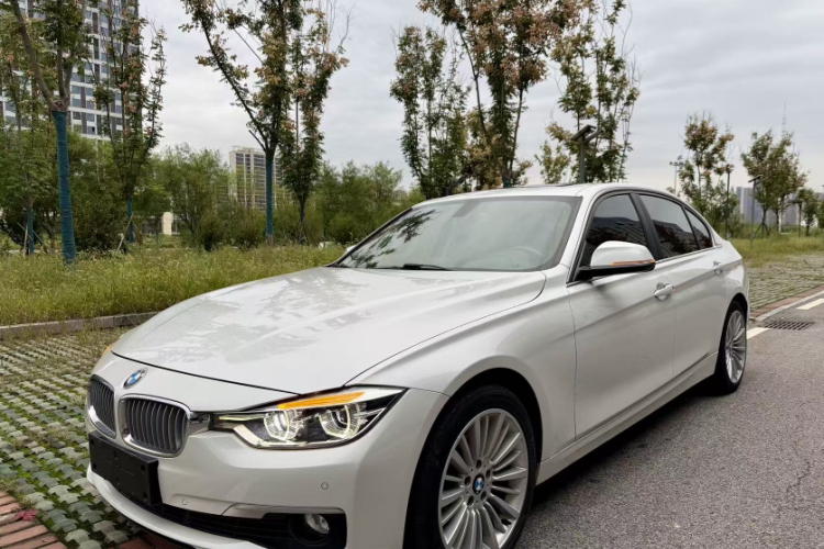 BMW 3 Series 2018 #2 BMW 3 Series 2018 car image #2
