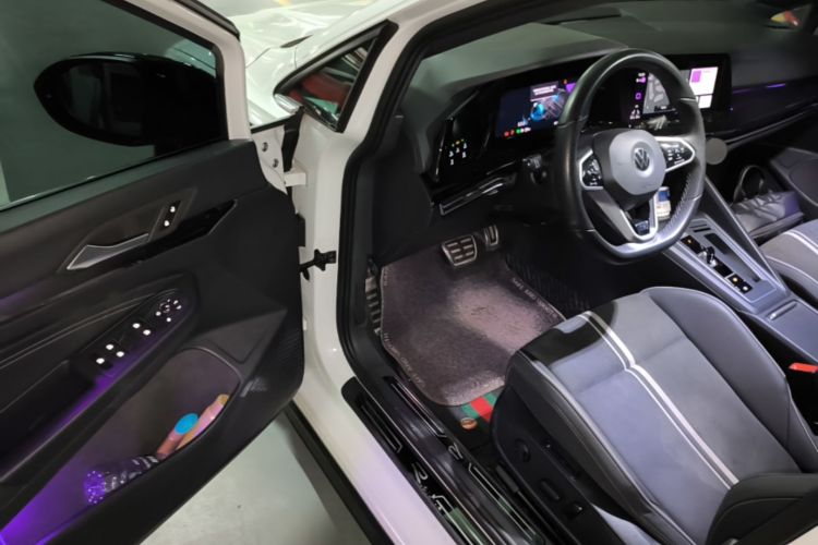 Volkswagen Golf 2022 car image #16